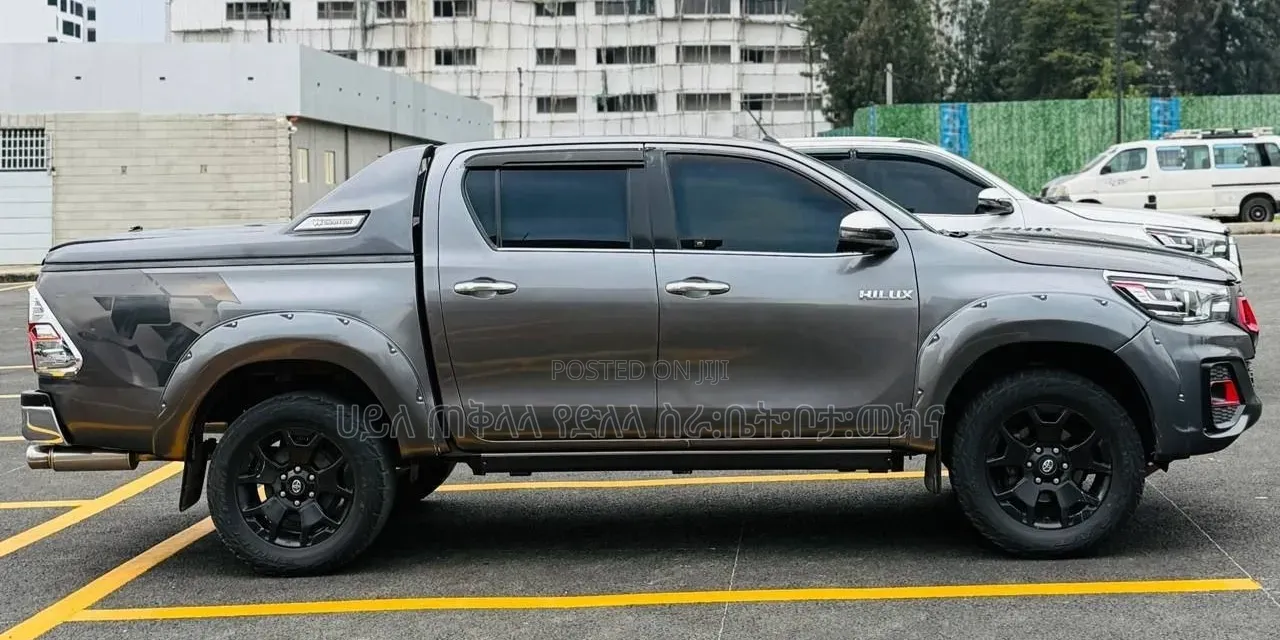 Toyota Hilux 2019 Purple