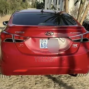 Hyundai Elantra 2012 Red