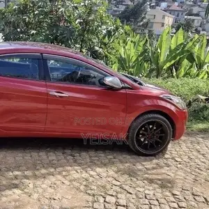 Hyundai Elantra 2012 Red