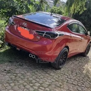 Hyundai Elantra 2012 Red