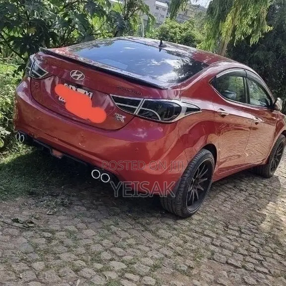 Hyundai Elantra 2012 Red