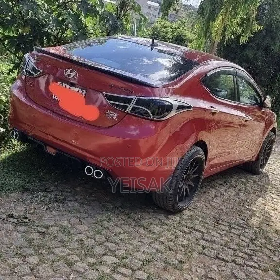 Hyundai Elantra 2012 Red