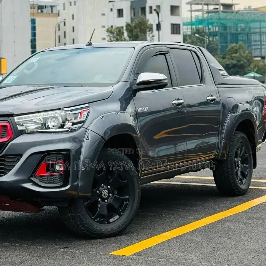 Toyota Hilux 2019 Purple