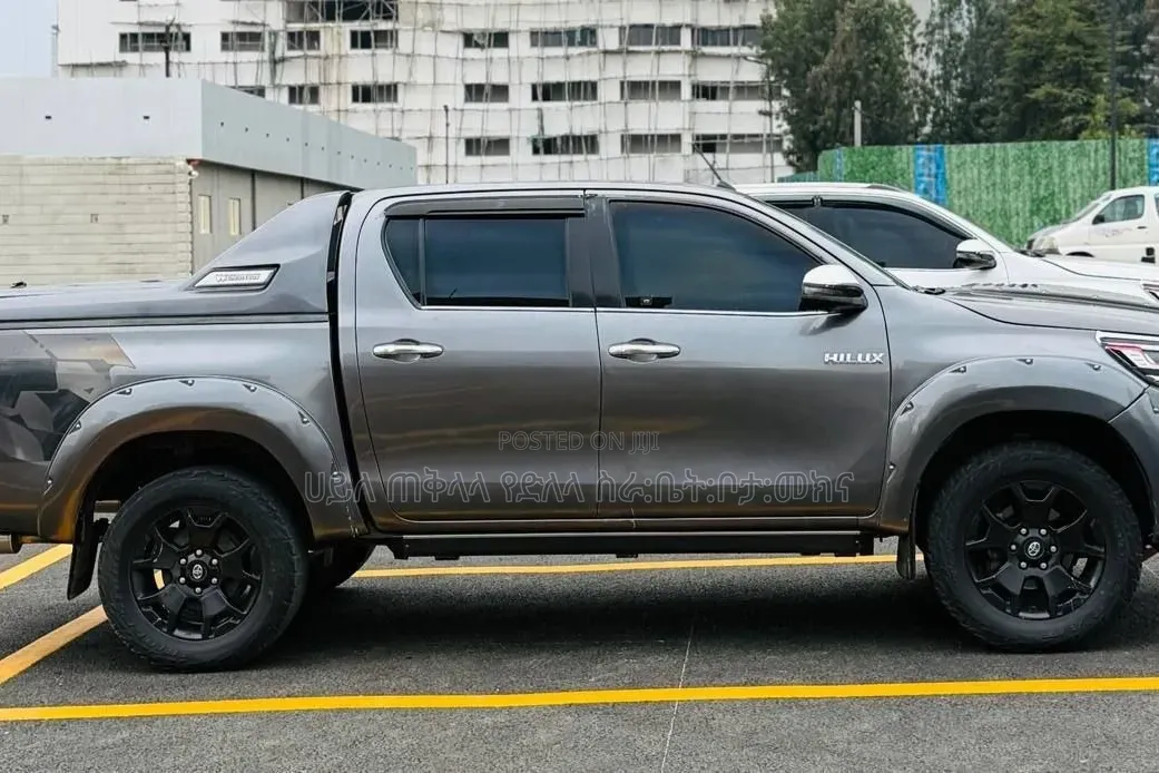 Toyota Hilux 2019 Purple