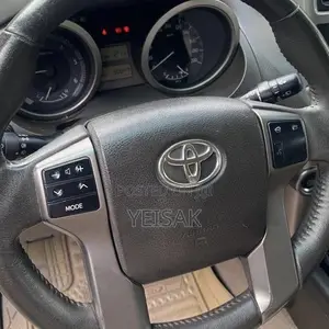 Toyota Land Cruiser 2010 White