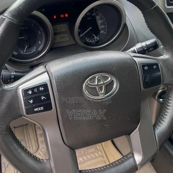 Toyota Land Cruiser 2010 White