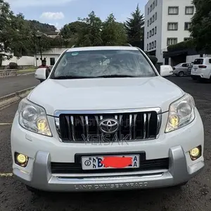 Toyota Land Cruiser 2010 White