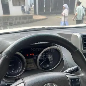 Toyota Land Cruiser 2010 White
