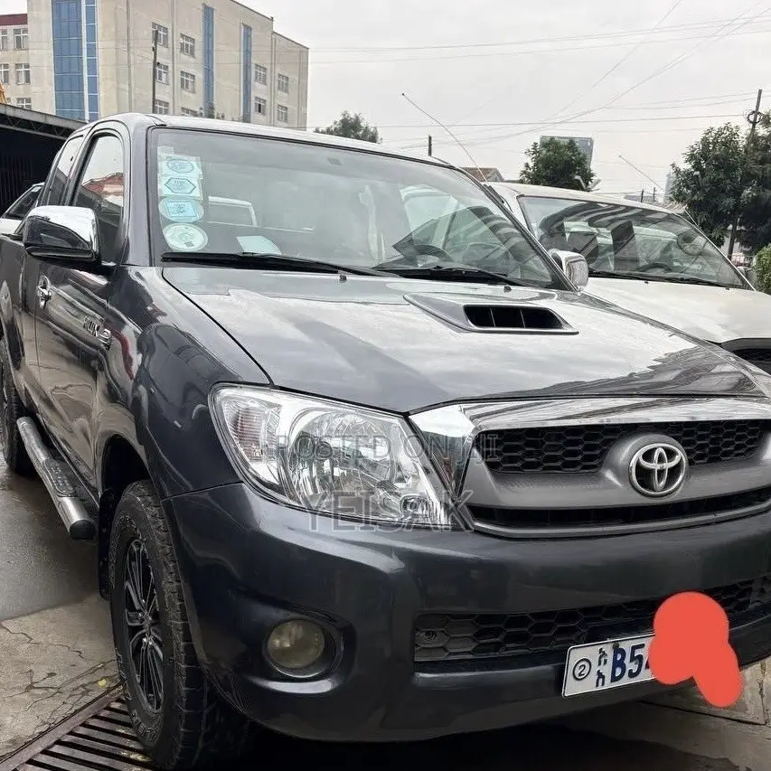 Toyota Hilux 2010 Black
