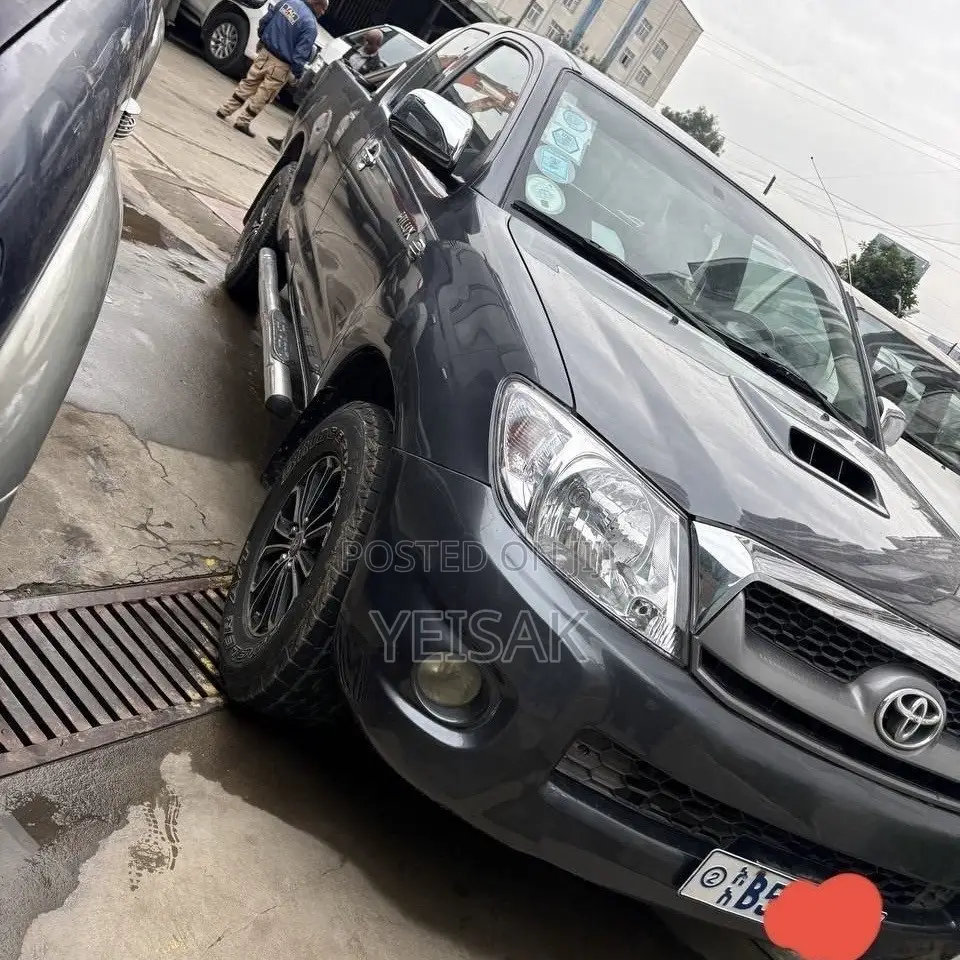 Toyota Hilux 2010 Black