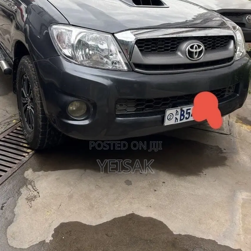 Toyota Hilux 2010 Black