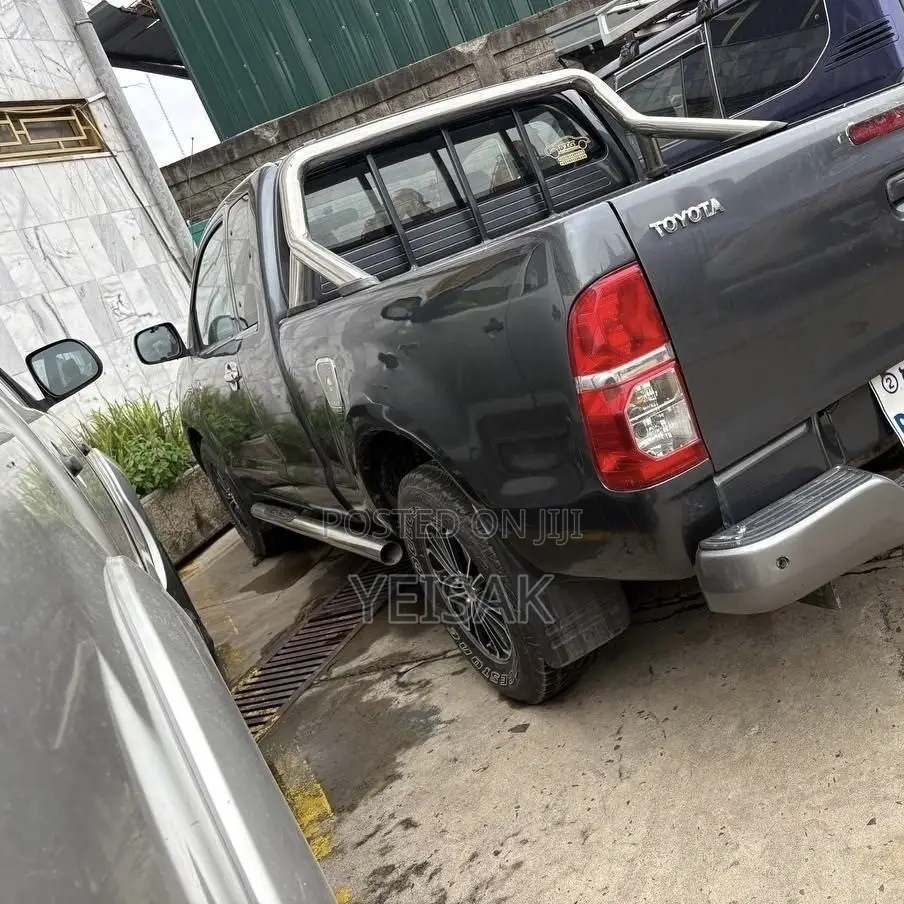 Toyota Hilux 2010 Black
