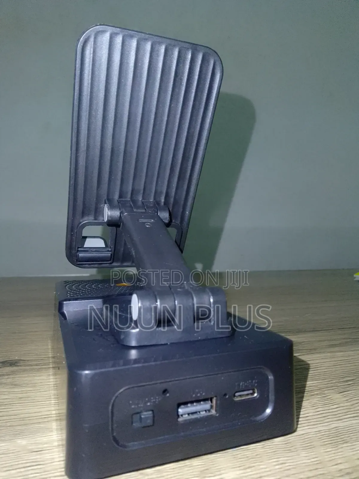F16 Phone Holder Stand With Bluetooth Speaker