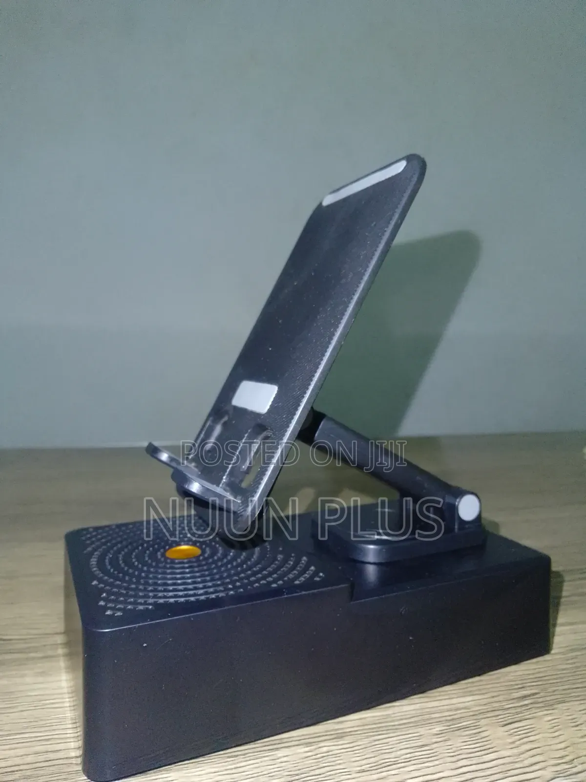 F16 Phone Holder Stand With Bluetooth Speaker