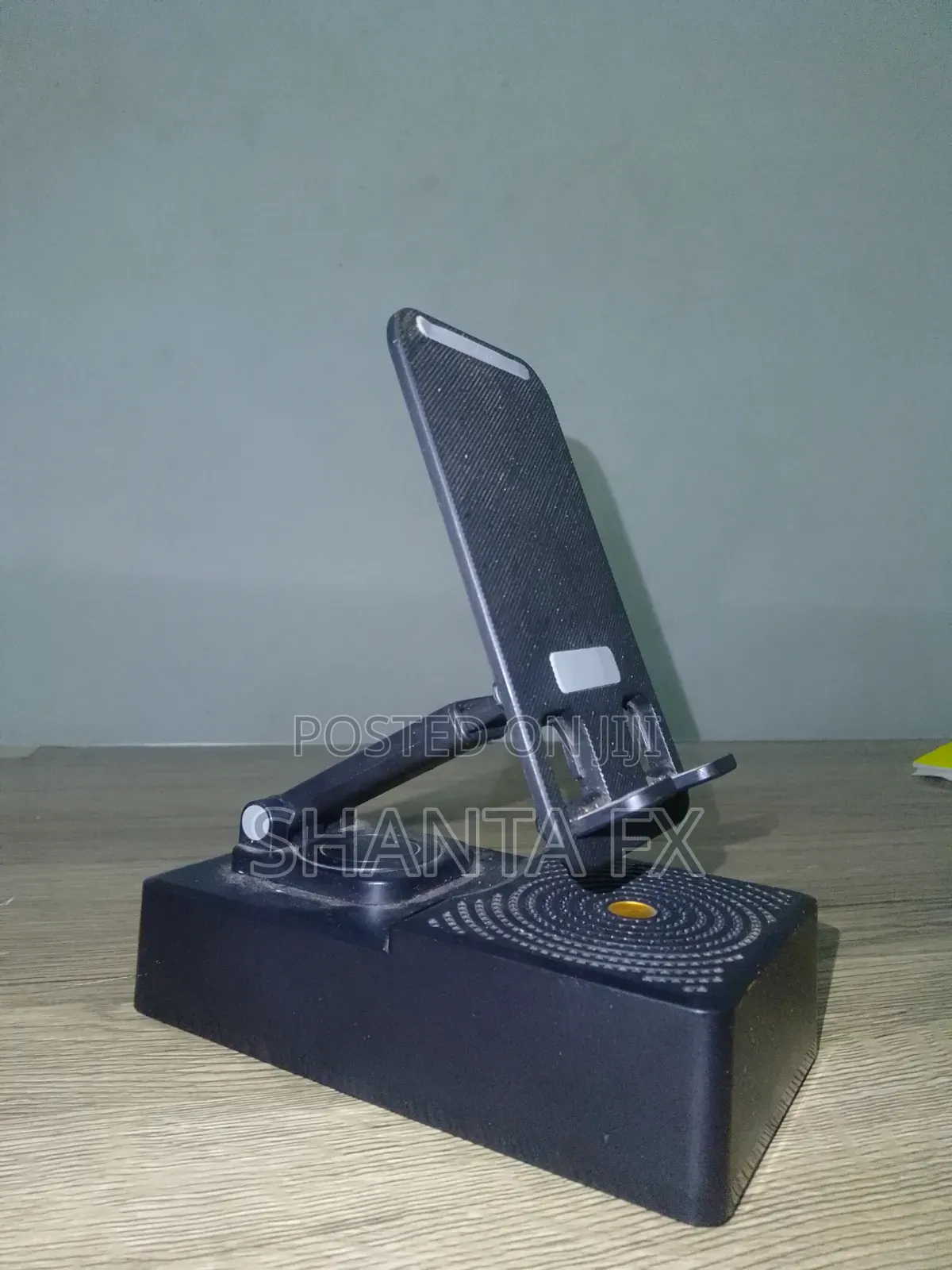 F16 Phone Holder With Bluetooth Speaker