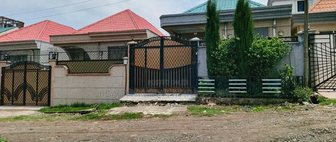 Furnished 4bdrm Villa in Summit Area, Yeka for sale