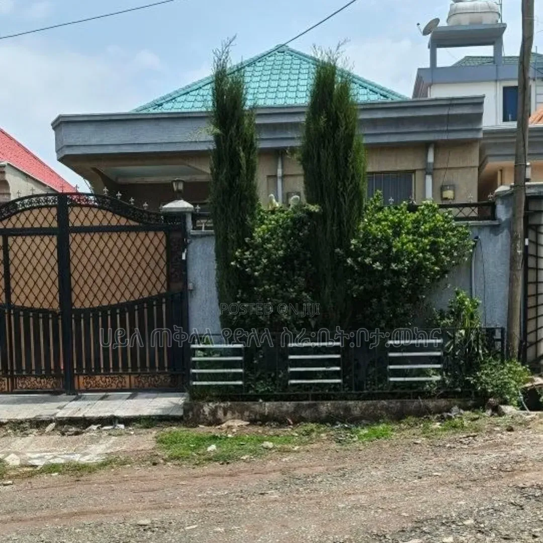 Furnished 4bdrm Villa in Summit Area, Yeka for sale