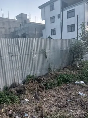 የሚሸጥ 200 ካሬ.ሜትር ቦታ ሰሚት 72 አካባቢ