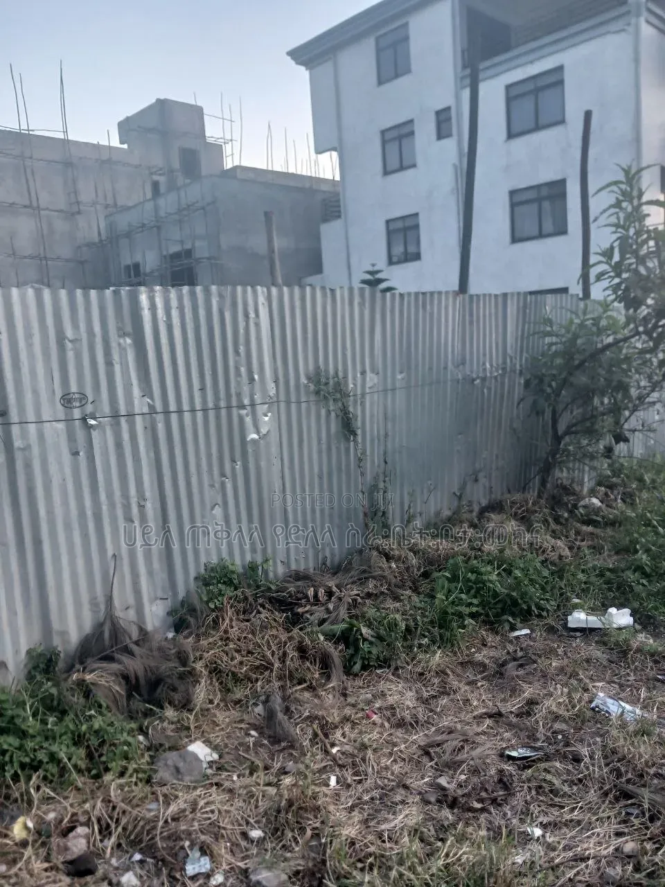 የሚሸጥ 200 ካሬ.ሜትር ቦታ ሰሚት 72 አካባቢ