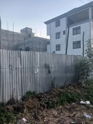 የሚሸጥ 200 ካሬ.ሜትር ቦታ ሰሚት 72 አካባቢ