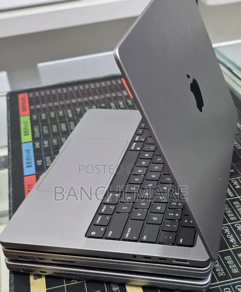 New Laptop Apple MacBook Pro 2021 M1 16GB Apple M1 Pro SSD 512GB