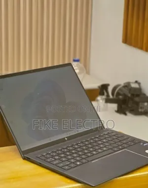 New Laptop HP Dragonfly G3 16GB Intel Core i7 SSD 512GB