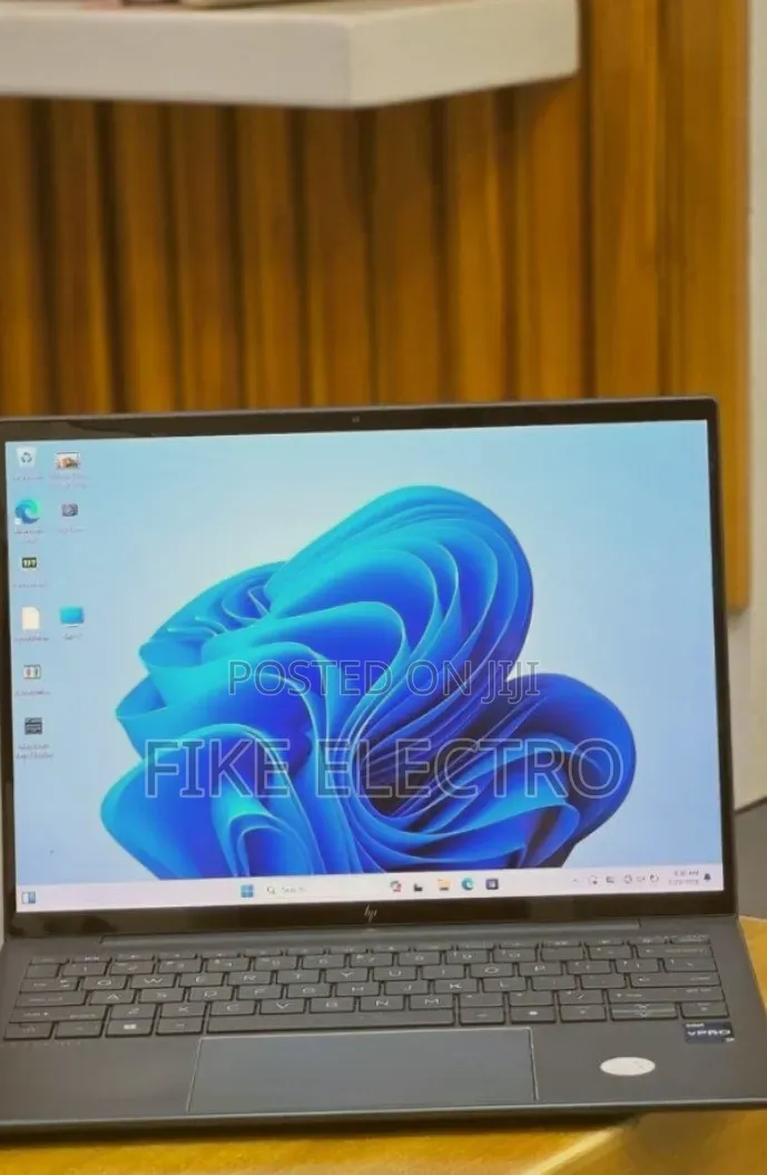 New Laptop HP Dragonfly G3 16GB Intel Core i7 SSD 512GB