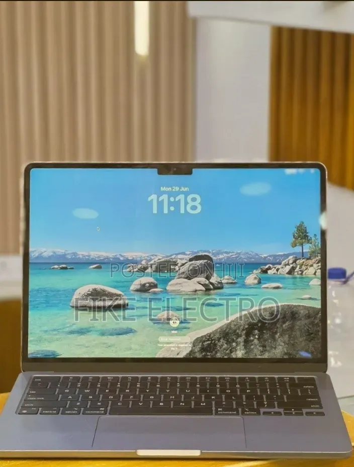 New Laptop Apple MacBook Air 2022 M2 8GB Apple M2 SSD 256GB