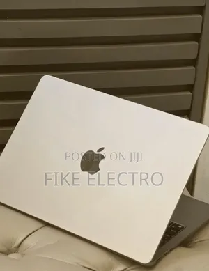 New Laptop Apple MacBook Air 2022 M2 8GB Apple M2 SSD 256GB