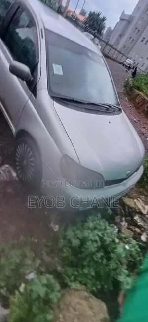 Toyota Platz 2000 Silver