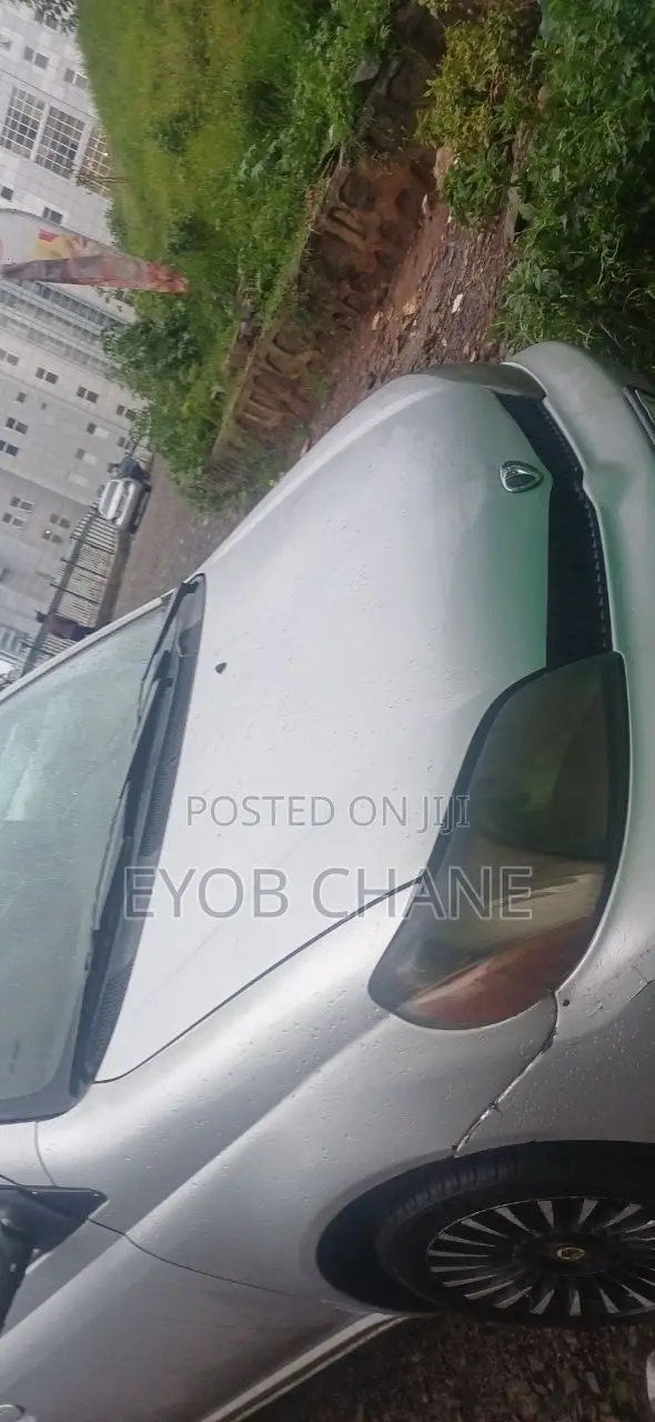 Toyota Platz 2000 Silver