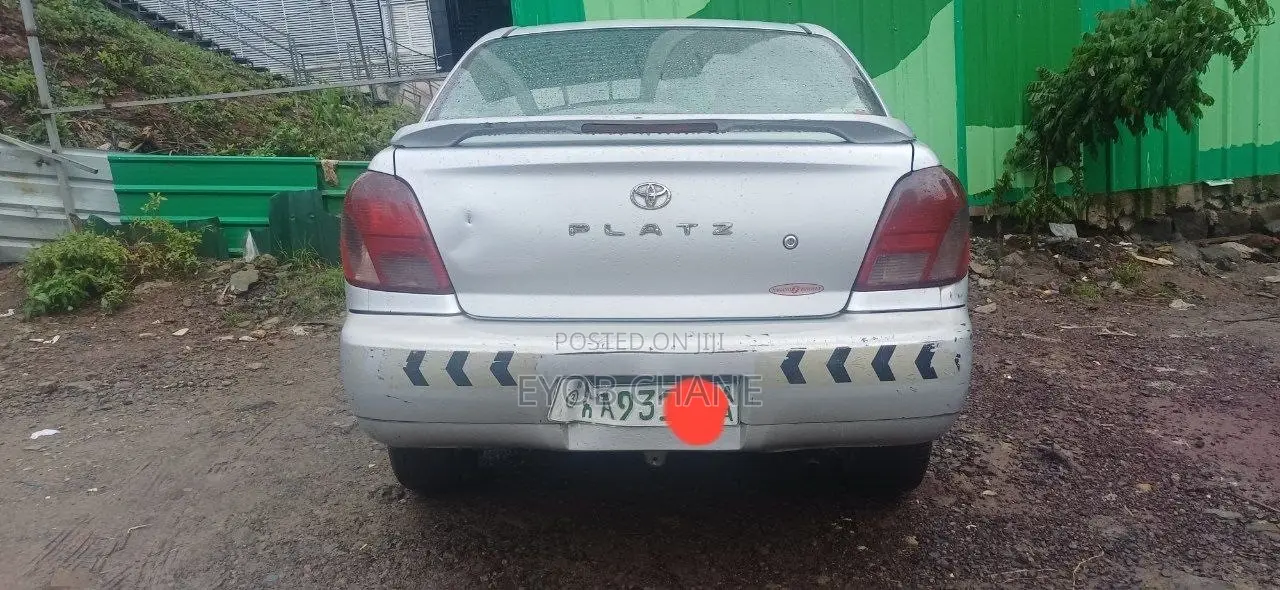 Toyota Platz 2000 Silver