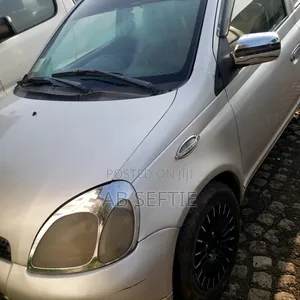 Toyota Vitz 2001 Silver