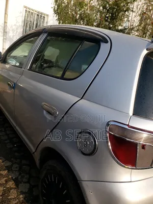 Toyota Vitz 2001 Silver