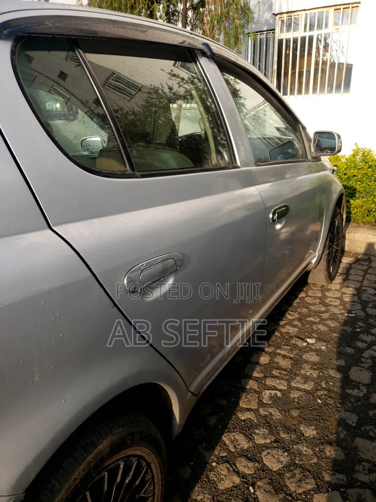 Toyota Vitz 2001 Silver