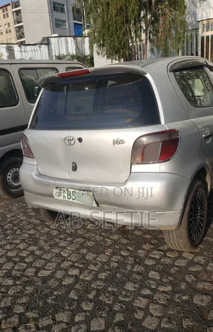 Toyota Vitz 2001 Silver
