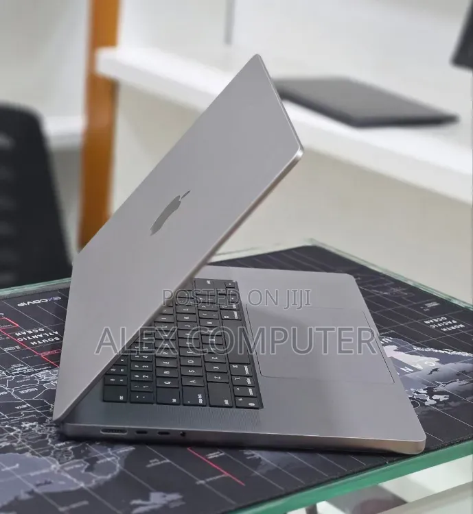 New Laptop Apple MacBook Pro 2023 M2 16GB Apple M2 SSD 512GB