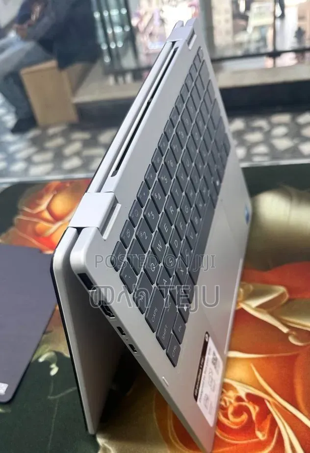 New Laptop HP OmniBook 5 Flip 16GB Intel Core i7 SSD 512GB