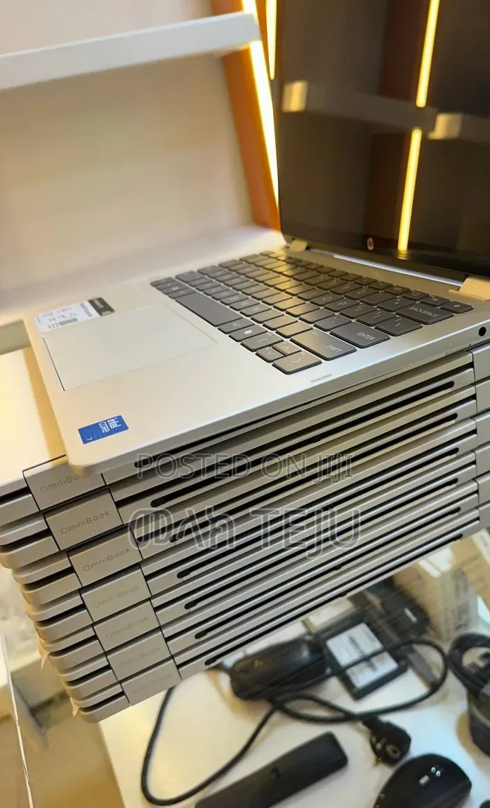 New Laptop HP OmniBook 5 Flip 16GB Intel Core i7 SSD 512GB