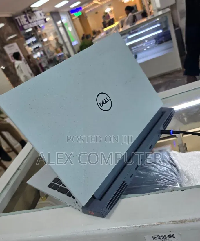 New Laptop Dell G15 5515 16GB Intel Core i7 SSD 512GB