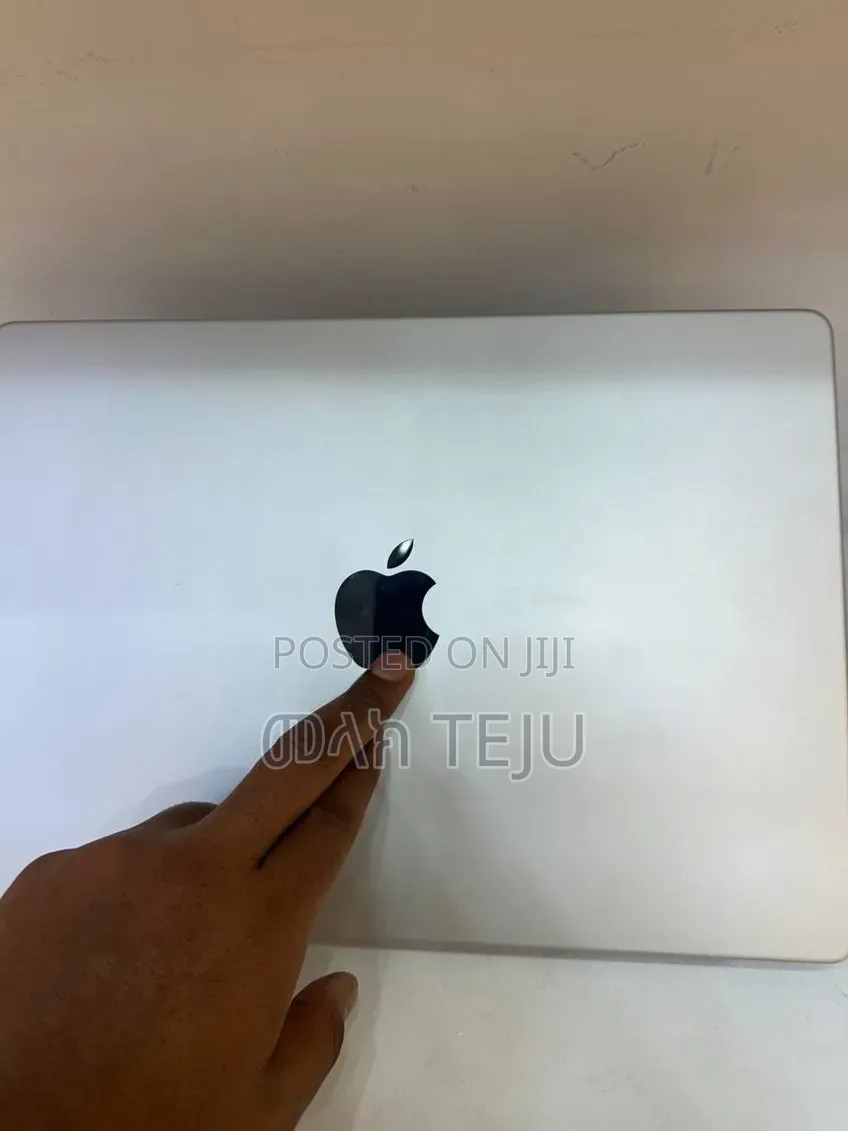 New Laptop Apple MacBook Pro 2023 M3 8GB Apple M3 SSD 512GB