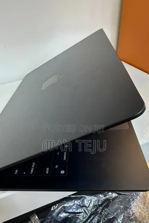 New Laptop Apple MacBook Pro 2025 M5 16GB Apple M5 SSD 512GB