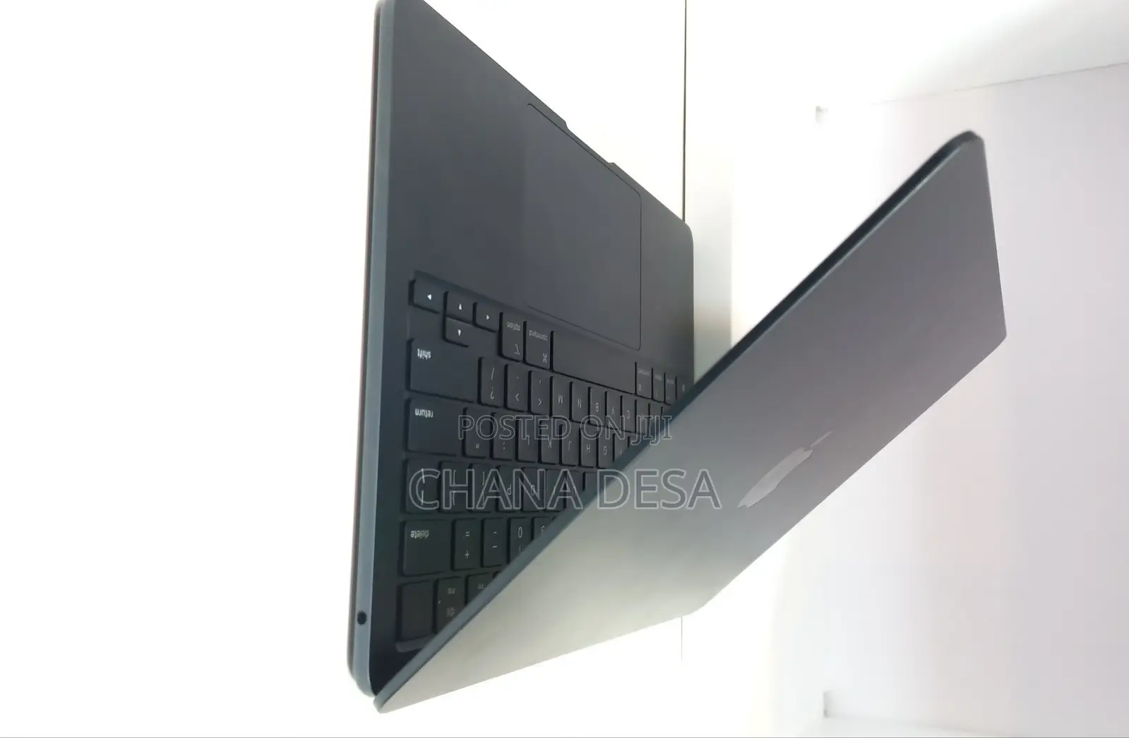 New Laptop Apple MacBook Air 2022 M2 8GB Apple M2 SSD 256GB