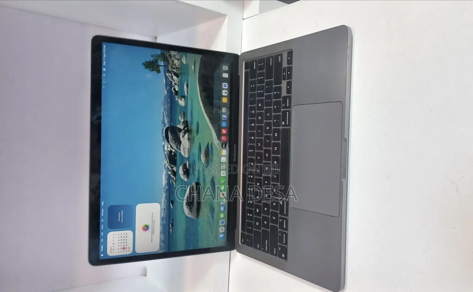 New Laptop Apple MacBook Pro 2020 M1 8GB Apple M1 Pro SSD 256GB