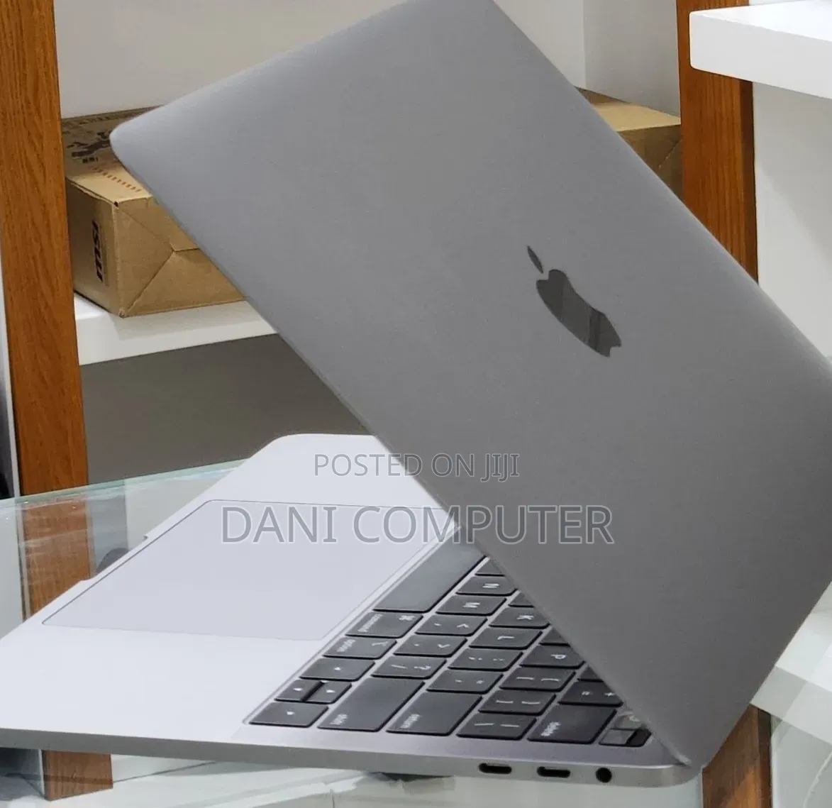 New Laptop Apple MacBook Pro 2019 16GB Intel Core i7 SSD 512GB