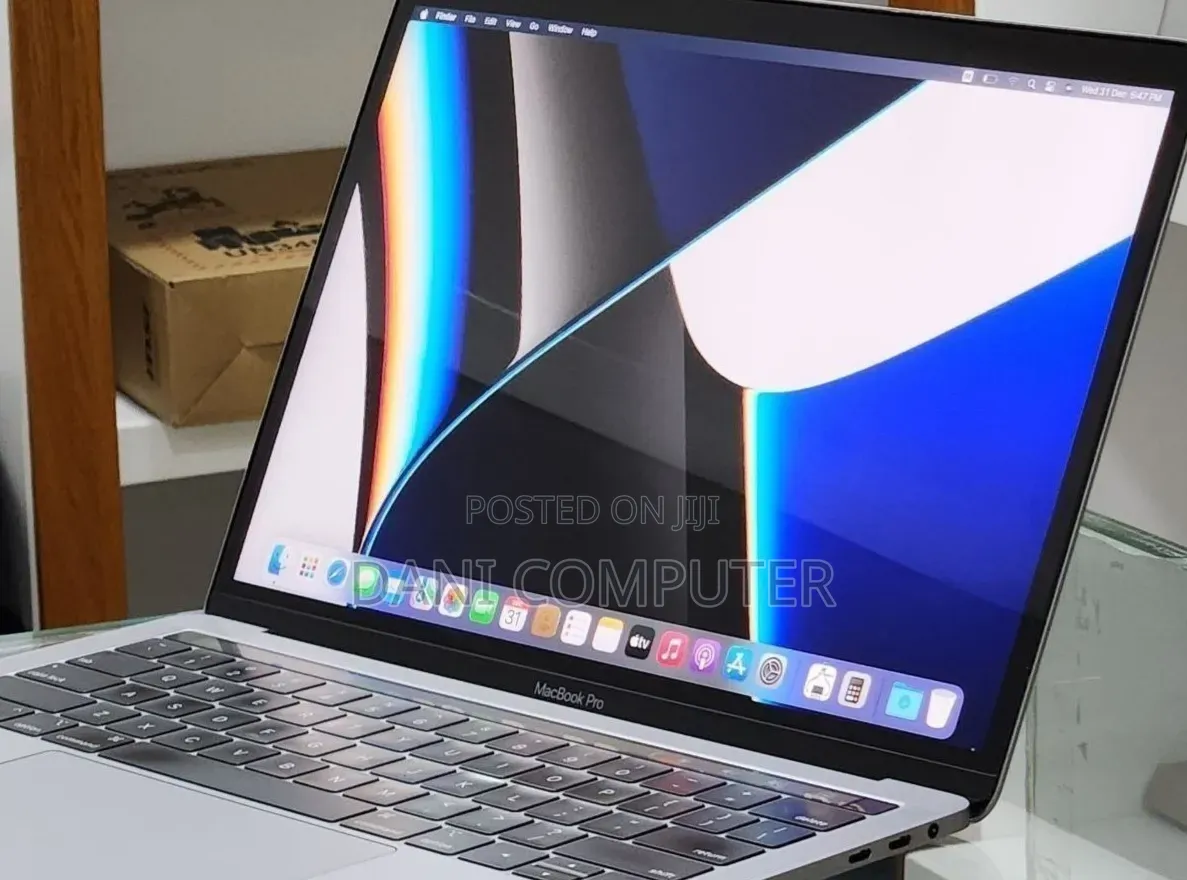 New Laptop Apple MacBook Pro 2019 16GB Intel Core i7 SSD 512GB