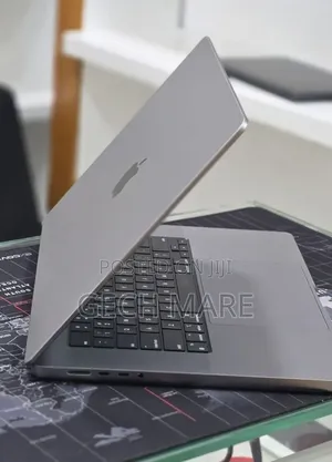 New Laptop Apple MacBook Pro 2022 M2 16GB Apple M2 SSD 512GB