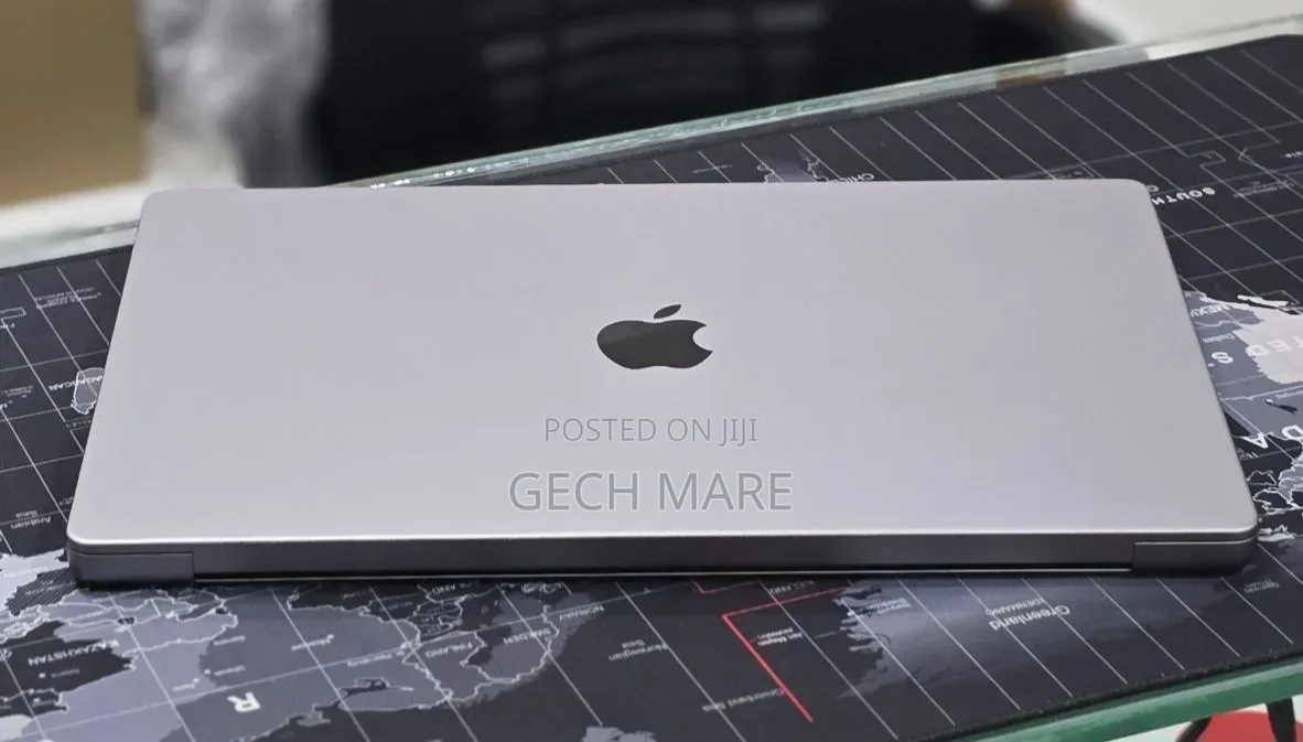 New Laptop Apple MacBook Pro 2022 M2 16GB Apple M2 SSD 512GB
