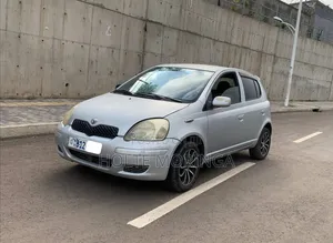 Toyota Vitz 2004 Silver
