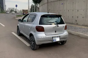 Toyota Vitz 2004 Silver